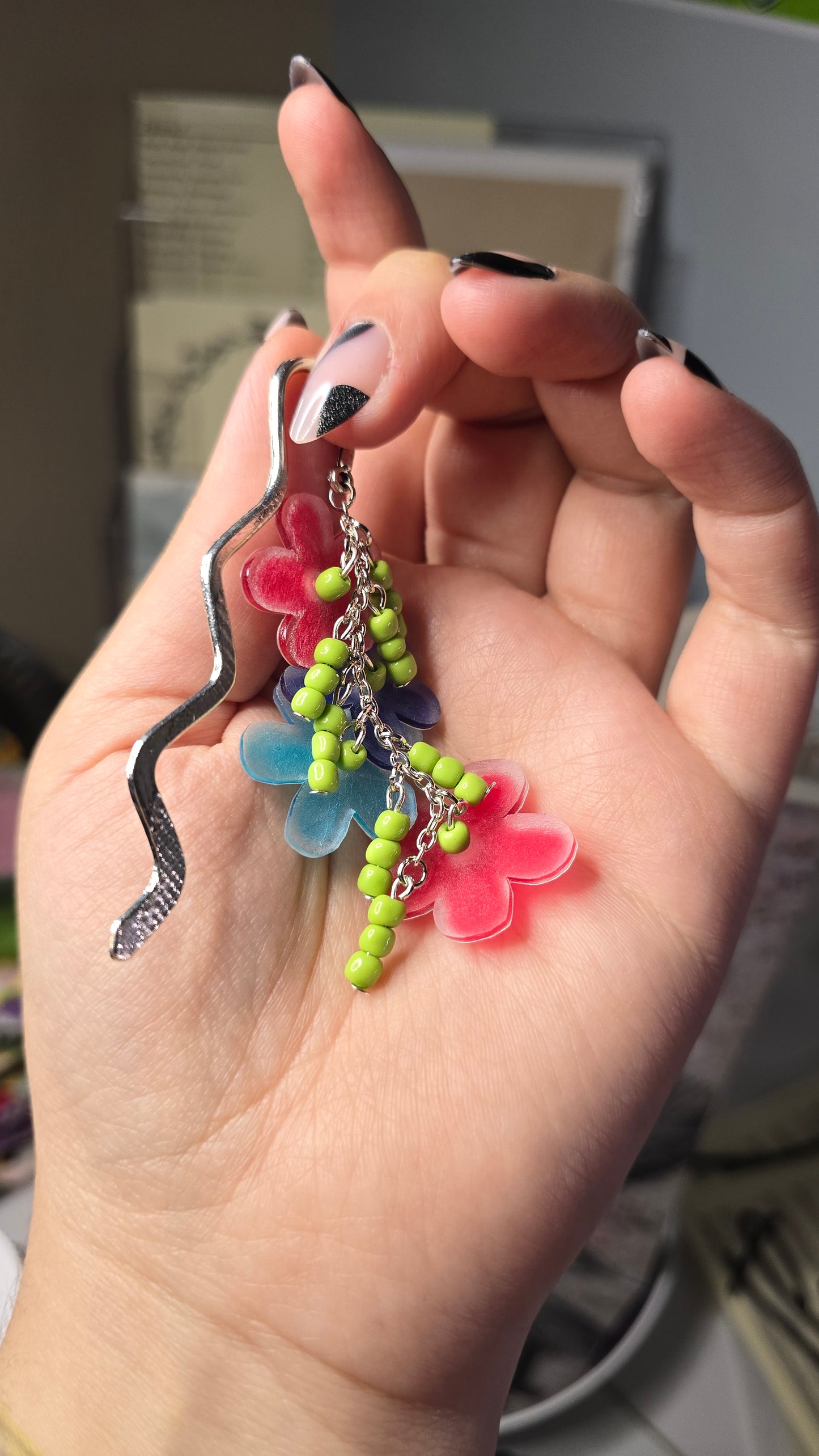 Metal Bouquet Charm Bookmark